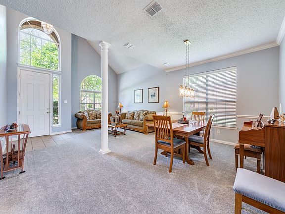 4th image of 7931 Greenvalley Ln