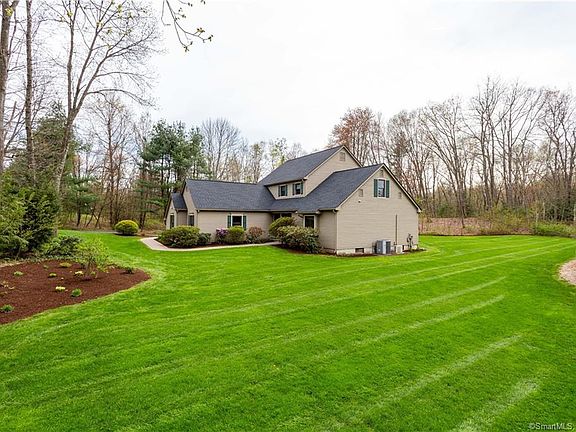 2nd image of 32 Country Club Ln