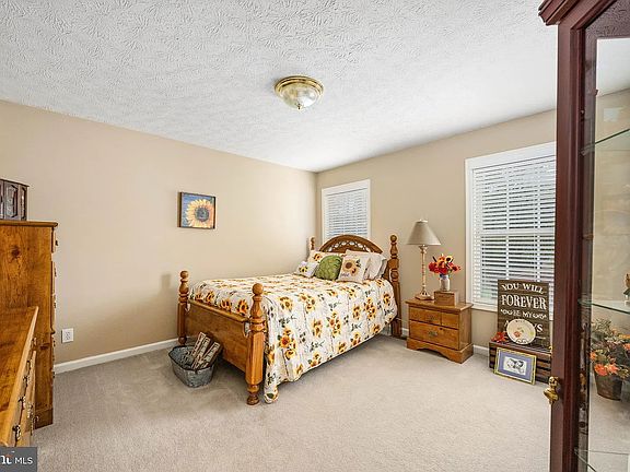 5th image of 1223 Winfield Ct
