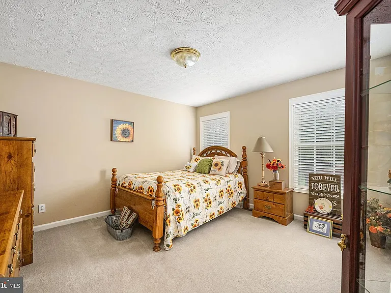 1223 Winfield Ct — Photo 5