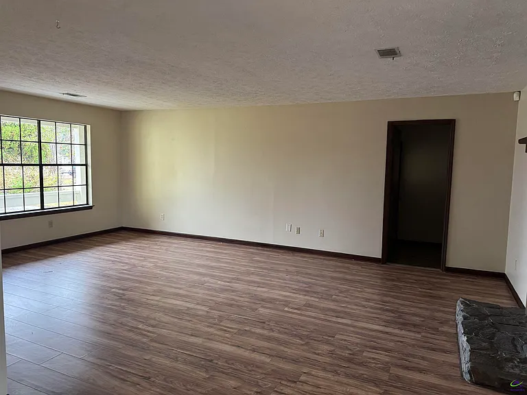 108 Renoir Ln — Photo 3