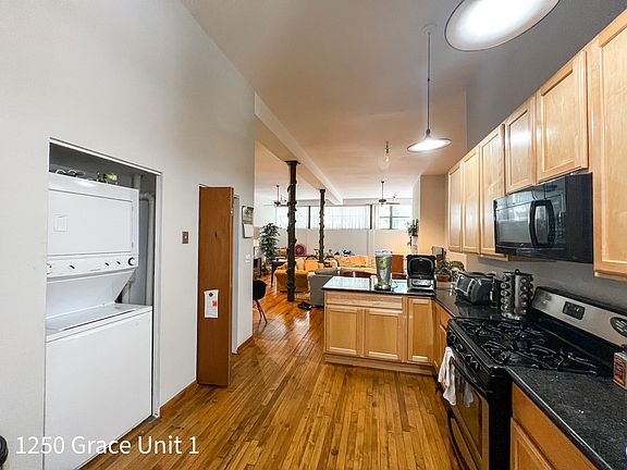 3rd image of 1250 W Grace St #2106775