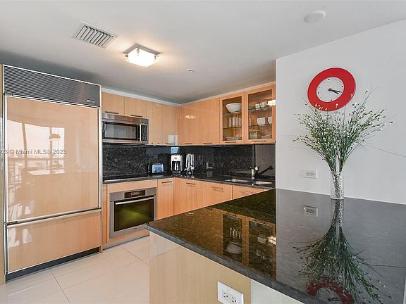 4th image of 6899 Collins Ave Unit 909