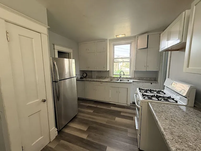 1204 Kenwood Ave — Photo 8