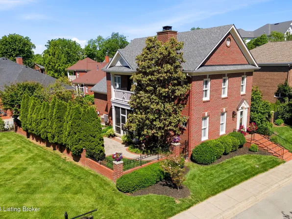8401 Broecker Blvd, Louisville, KY 40241