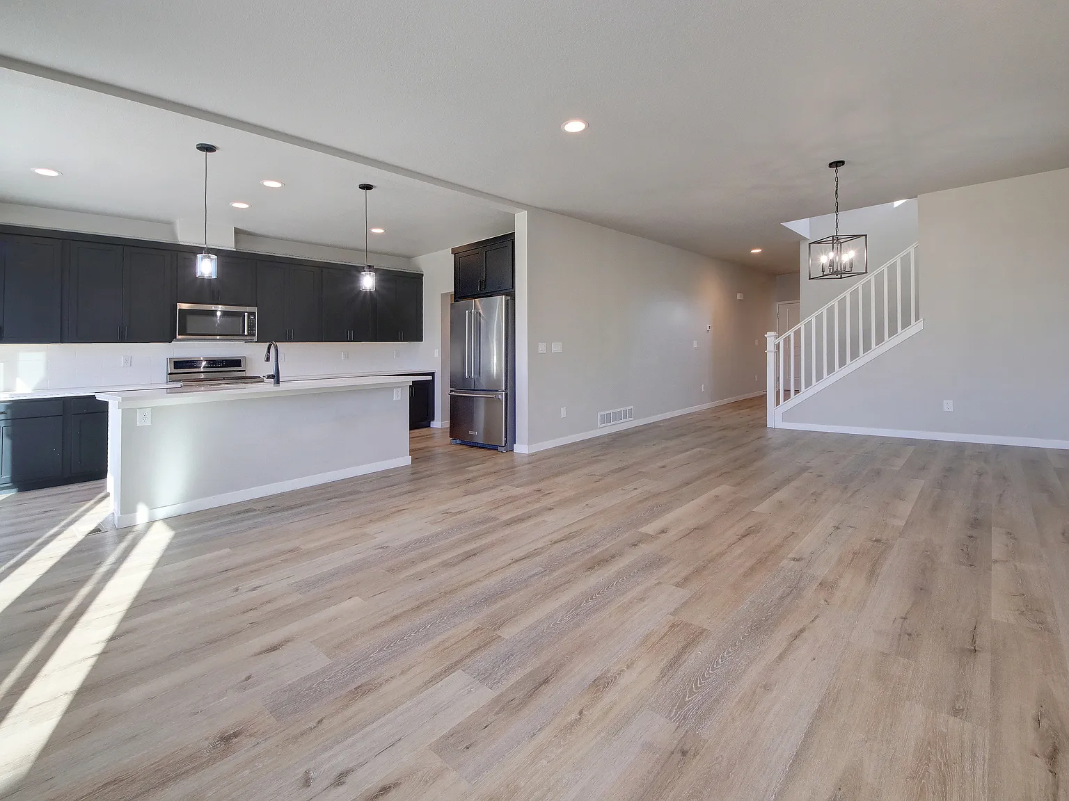 4 bed, 3.0 bath, 3001 sqft, $3,200 — Photo 4