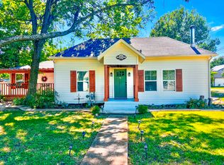 182 Douglas St, Van Alstyne, TX 75495