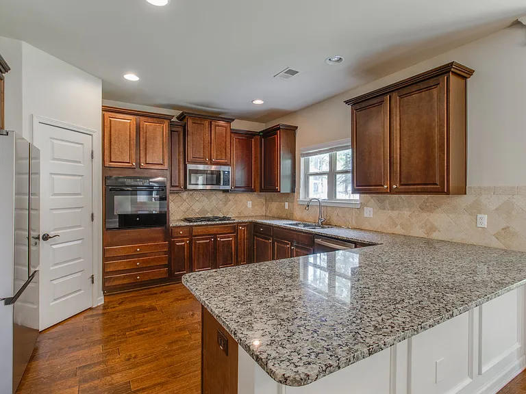 609 Angel Oak Ln — Photo 10
