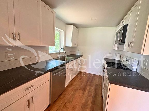 4th image of 810 E Sumach St