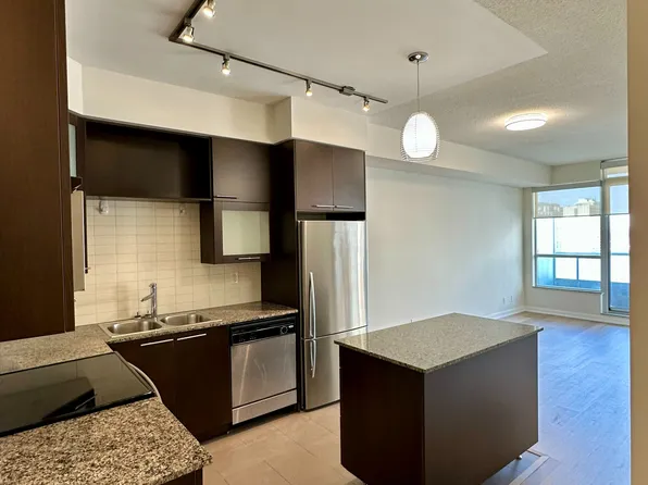 500 Sherbourne St #1702, Toronto, ON M4X 1L1