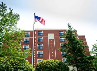 145 N Milwaukee Ave APT 221, Vernon Hills, IL