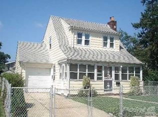 8 Lafayette Pl, Freeport, NY 11520