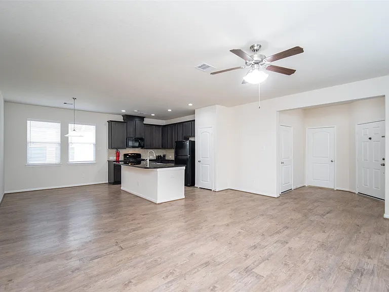 14215 Campo Vista Dr — Photo 6