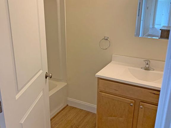 3rd image of 323 Pearl St Unit 11