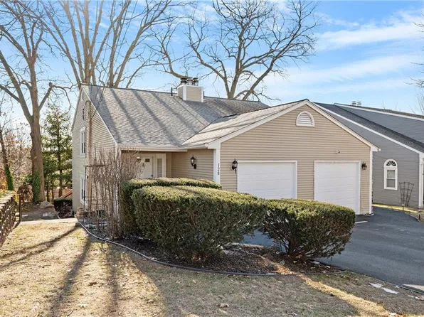 128 Arbor Dr #2A, Providence, RI 02908