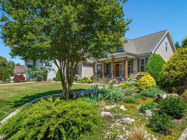 1304 Golden Bluff Ln, Fuquay Varina, NC 27526