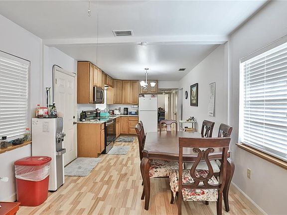 5th image of 3212 E 33rd Ave