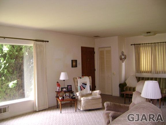 5th image of 294 E Parkview Dr
