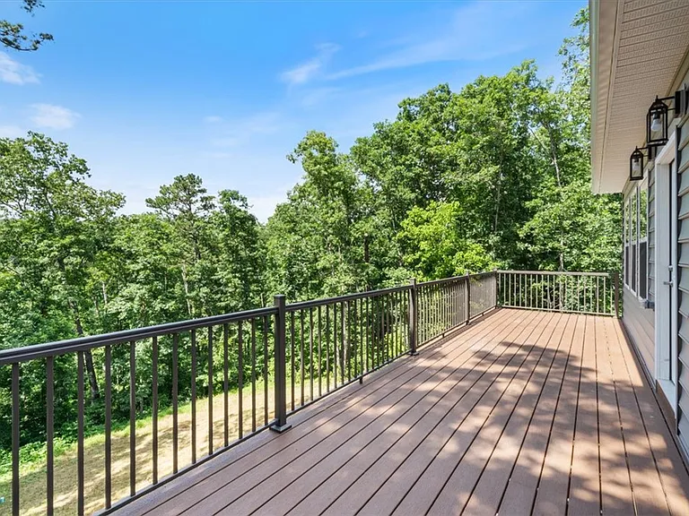 28 Fleetwood Dr — Photo 10