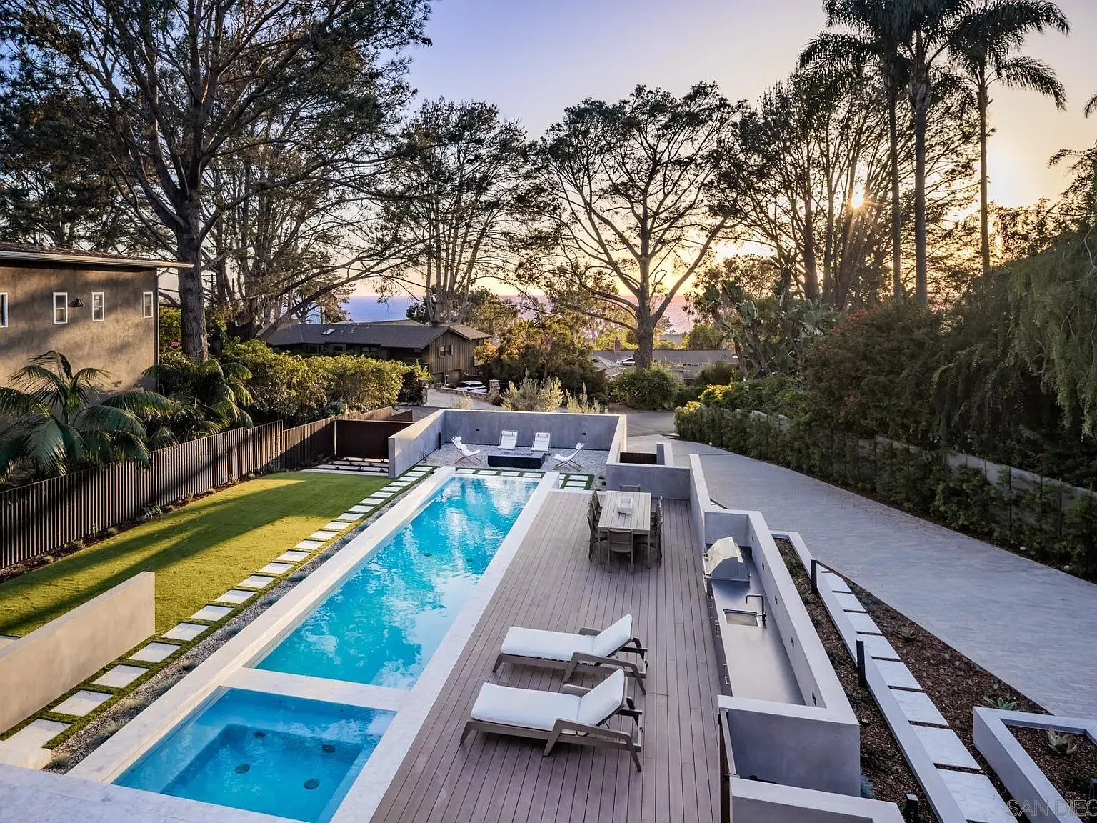 5 bed, 6.5 bath, 4725 sqft, $75,000 — Photo 4