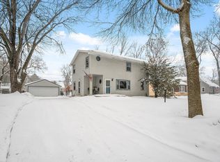 1392 Belmont Ln E, Maplewood, MN 55109