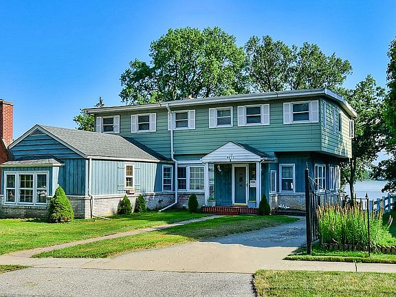 3rd image of 15 Lakeview Dr