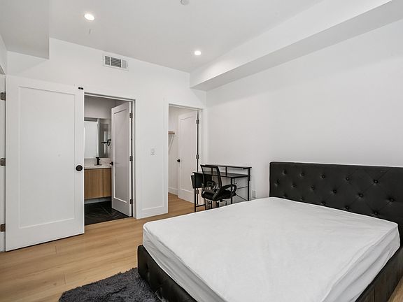 4th image of 1359 W 35th Pl