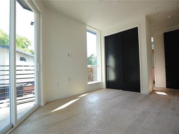5th image of 2908 Govalle Ave #B