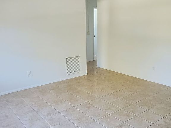 3rd image of 3105 Winchester Dr