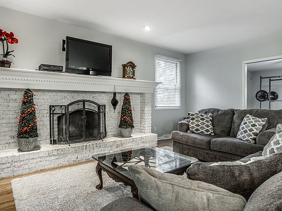 3rd image of 306 Woodland East Dr