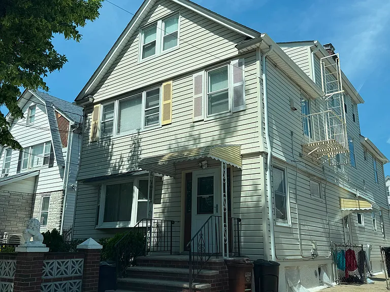 96th St — Photo 1