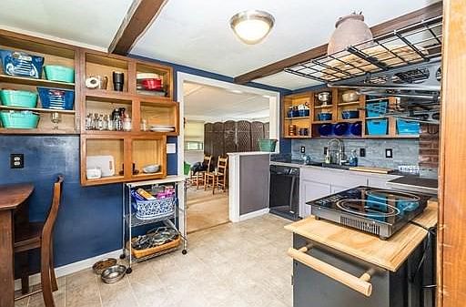 3rd image of 88 Bradley Ave