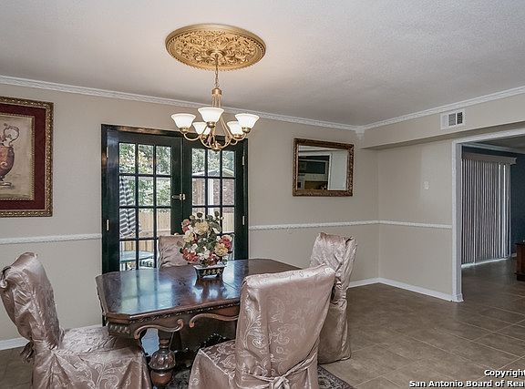 5th image of 4406 Walnut Woods St
