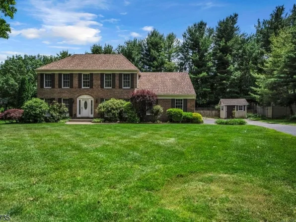 8 Glen Eagles Rd, Washington Twp., NJ 07882