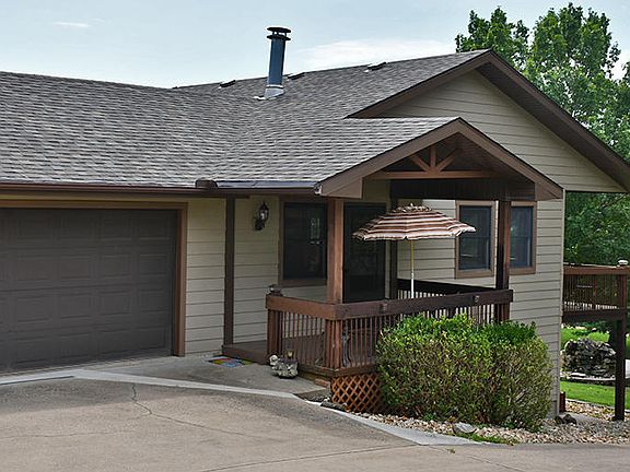 3rd image of 191 Lakefront Cir