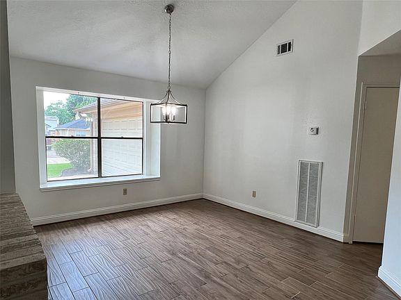 3rd image of 8515 Greenleaf Lake Dr