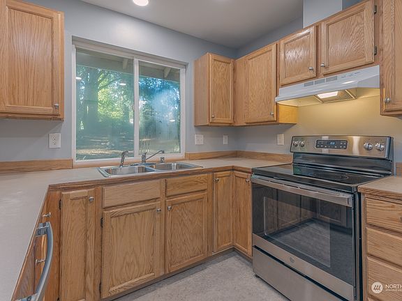 4th image of 19835 Irwin Avenue NE