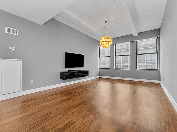 4th image of 140 W 22nd St APT 7B