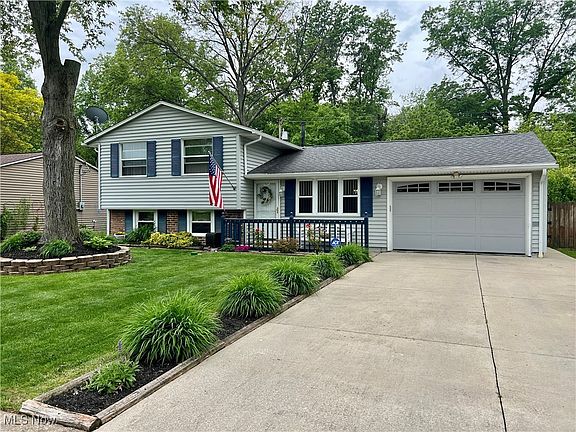 3rd image of 1156 Sweetbriar Dr