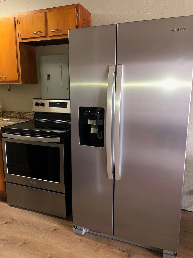 *January 2027* Great Downtown Apartment! Semester Lease Available! — Photo 1