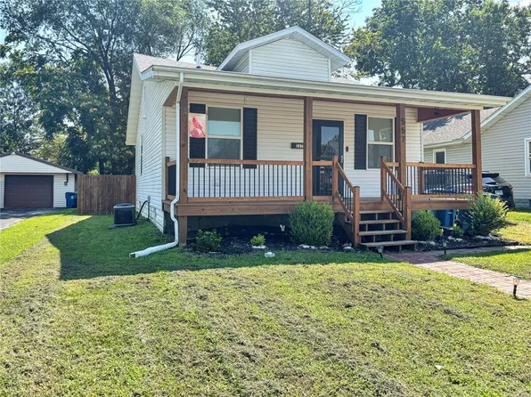 557 N 2nd St, Wood River, IL 62095