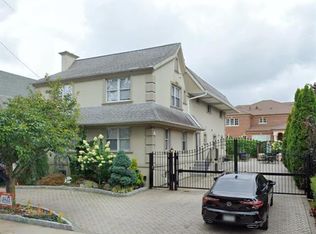 2922 214th Pl, Flushing, NY 11360