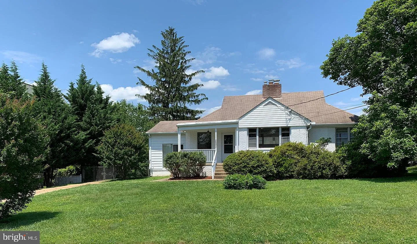 5 bed, 2.0 bath, 2633 sqft, $4,200 — Photo 2