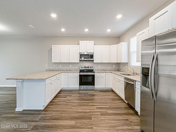 5th image of 927 Sable Cir SE