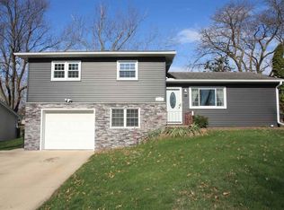 2778 Crestline Ave, Waterloo, IA 50702