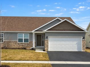 2222 Maggie Ln, Sycamore, IL 60178