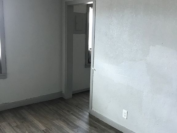 2nd image of 715 W Ave E #5