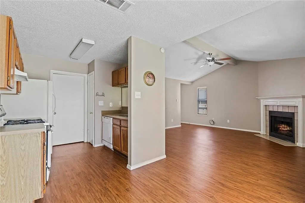 2 bed, 923 sqft, $1,475 — Photo 4