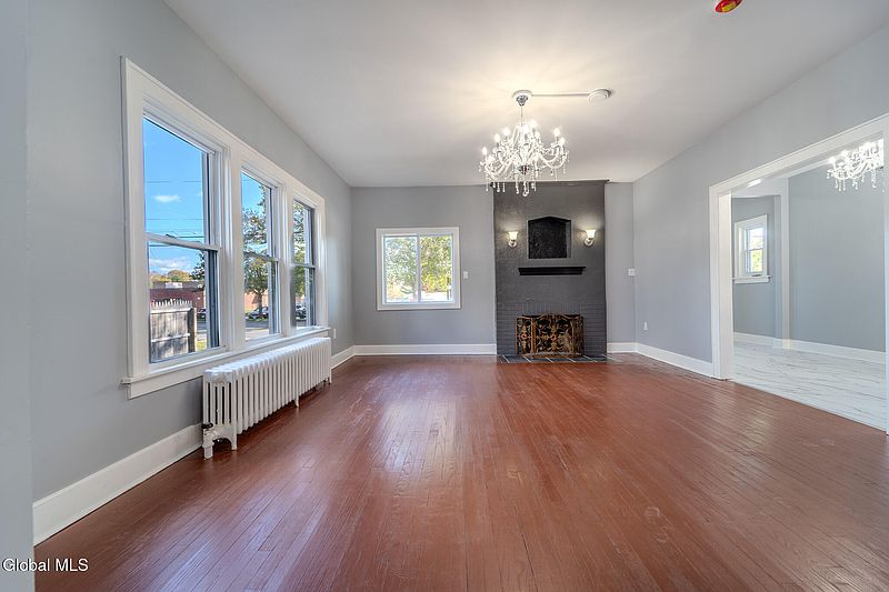 5th image of 28 Everett Road