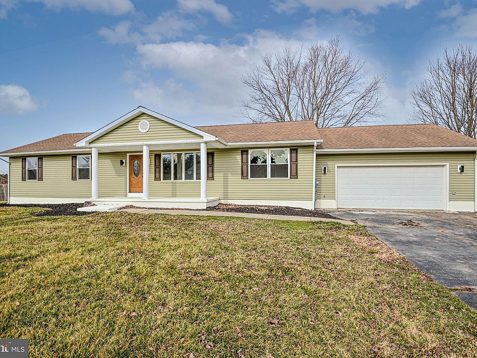 1st image of 206 Oak Dr